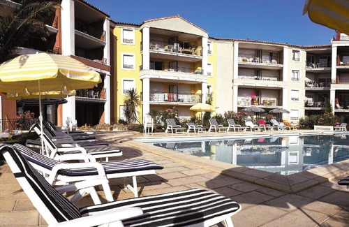 Sainte-Maxime City Centre Condo | 150 m de la plage | 7 personnes Cuisinette balcon