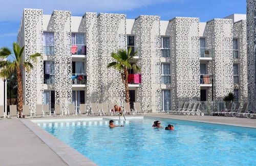 Cap d'Agde Condo | 150m de la Plage! Piscine Saisonnière + Sauna