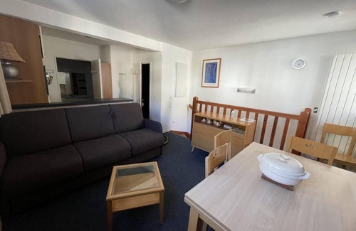 Eaux-Bonnes Apartment | 150m from ski slopes, 3rd floor, view resort, fitness, swimming pool, sauna, tv, ski locker, 35m²