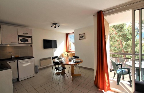 Briancon Apartment | 150m from ski slopes, 3rd floor, view mountain, balcony, parking, tv, 38m², Serre Chevalier