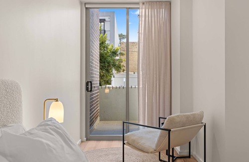 Kiama Apartment | 150m to Surf Beach – Central 2BR - Walk to Surf, Shops & Cafés in Kiama