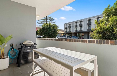 Kiama Apartment | 150m to Surf Beach – Central 2BR - Walk to Surf, Shops & Cafés in Kiama