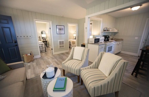 Muskegon Cabin | 1519 N Scenic Dr, Muskegon, MI, 49445, US