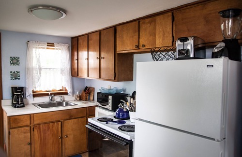 Old Orchard Beach Cottage | 15B Great Location! Walk to Beach/Pier in 5 min-Cottage Sleeps 6;12 w/front unit