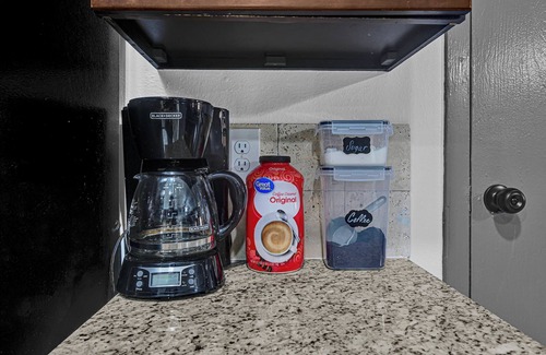 Houston House | 15min to IAH: 6BR, 500Mbps, Pets OK,30min Downtown