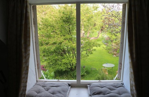 Dundon Cottage | 15th century 3 bedroom cottage & delightful garden
