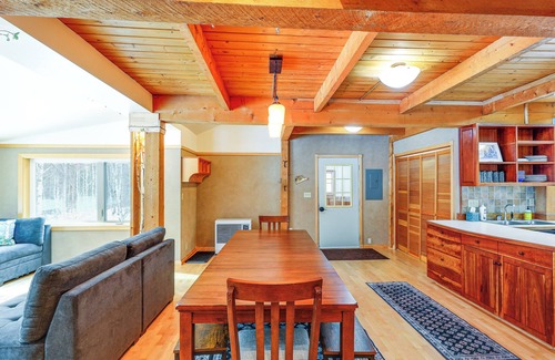 Fairbanks Cabin | 16-Acre Plot: Peaceful Cabin in Fairbanks!