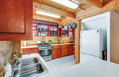 Fairbanks Cabin | 16-Acre Plot: Peaceful Cabin in Fairbanks!