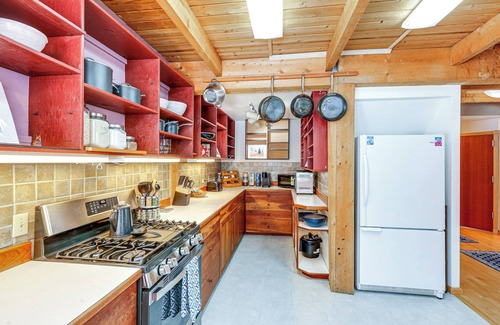 Fairbanks Cabin | 16-Acre Plot: Peaceful Cabin in Fairbanks!