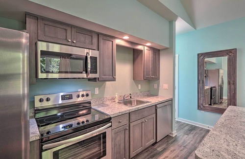 Brodheadsville Cottage | 16 Mi to Ski Slopes! Creekside Poconos Cottage