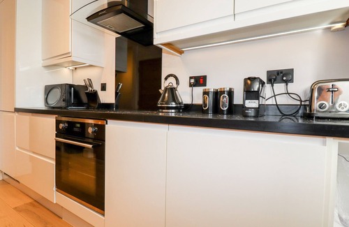 Newquay City Centre Cottage | 16 OCEAN HEIGHTS, pet friendly in Newquay