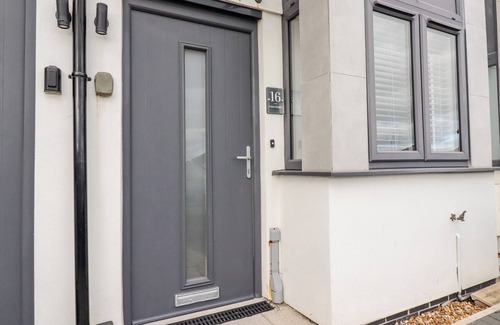 Newquay City Centre Cottage | 16 OCEAN HEIGHTS, pet friendly in Newquay