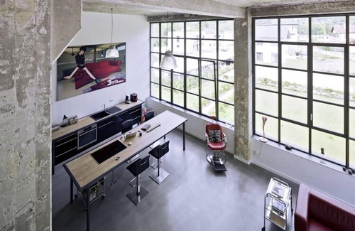 Neustadt-Stadtmitte Apartment | 160 m2 loft apartment in factory style in a Bauhaus monument for 7