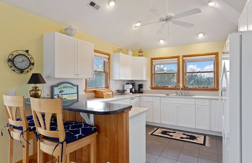 Buck Island House | 1606 Jouhara *6 bedrms*Hot Tub*4 Min Walk to Beach