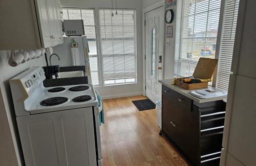 Arabi Apartment | 1609 Esteban St New Orleans/Arabi