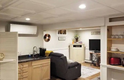 Chiltonville House | 1620 Studio- close to BID hospital, the beach and downtown