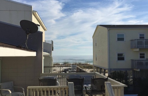 Pensacola Beach House | 1684 Calle Bonita - 3 Bedroom/2.5 Bath Townhome.Just Steps From The Ocean!