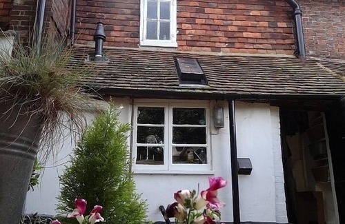 Rye Cottage | 16th Century Cottage Situated Opposite The Medieval Landgate Arch