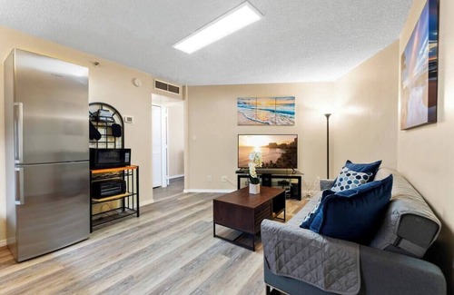 Downtown Honolulu Condo | 16th Fl Executive Center 1BR Condo | Parking | Pool | City View
