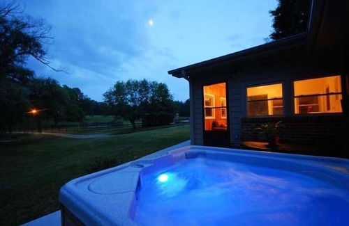 Arden Cottage | 17 Acre Private Horse Farm~Fireplace~Hot Tub~Quiet~Secluded