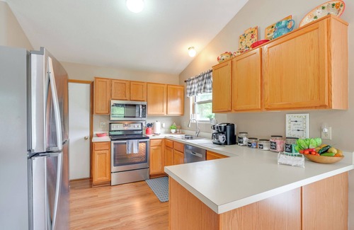 Pickerington House | 17 Mi to Columbus: Pickerington Home w/Fire Pit!
