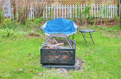 Ontonagon Cottage | 17 Mi to Porkies: Getaway Steps to Beach & Main St