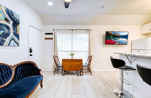 Neartown Apartment | 1714 Fairview 1KING/1BA Top Apt Duplex Pets Ok!n10 FURNISED APARTMENTS ON-SITE.