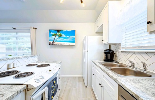 Neartown Apartment | 1714 Fairview 1KING/1BA Top Apt Duplex Pets Ok!n10 FURNISED APARTMENTS ON-SITE.