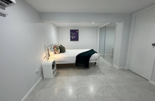Sunnybank House | 17C Hazel Studio @Sunnybank