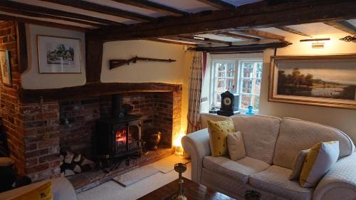 Hurley House | 17th Century 2-Bed Sleeps 4 Free Parking