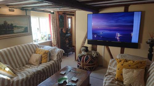 Hurley House | 17th Century 2-Bed Sleeps 4 Free Parking