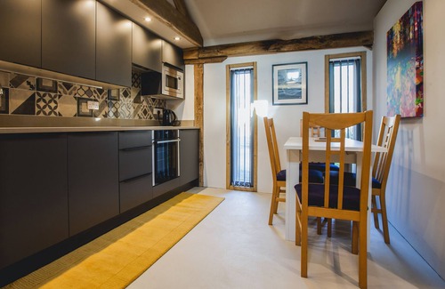 Abergavenny House | 17th Century Cartshed Nestled In Welsh Countryside