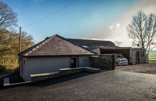 Abergavenny House | 17th Century Cartshed Nestled In Welsh Countryside