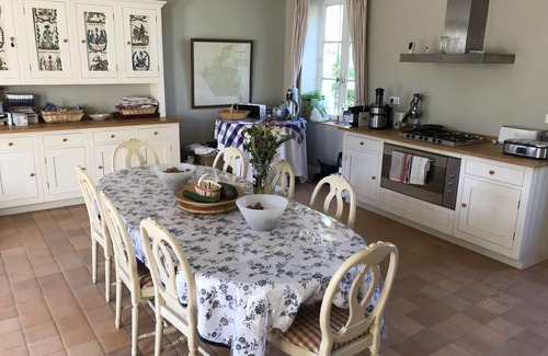 Condac House | 17th century Charentais manor house on the banks of the Charente/tennis - swimming pool