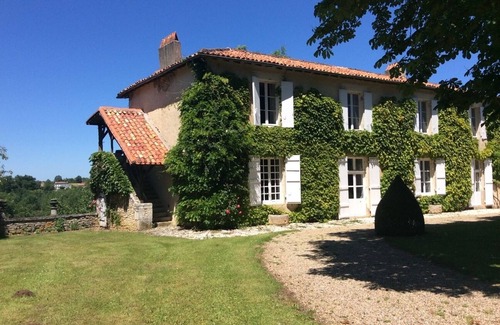 Condac House | 17th century Charentais manor house on the banks of the Charente/tennis - swimming pool
