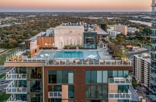 Rainey Street Historic District Condo | 17th-floor condo with pool and fitness room, fast WiFi, and washer/dryer