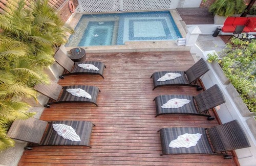 Cartagena Walled City Villa | 18 BEDROOM MEGA MANSION OLD CITY CIUDAD AMURALLADA ROOFTOP POOL SAUNA JACUZZI!