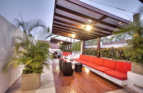 Cartagena Walled City Villa | 18 BEDROOM MEGA MANSION OLD CITY CIUDAD AMURALLADA ROOFTOP POOL SAUNA JACUZZI!