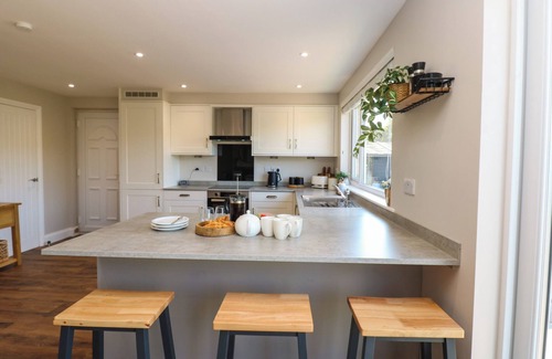 Barnard Castle Cottage | 18 THORNGATE WYND, pet friendly, with open fire in Barnard Castle