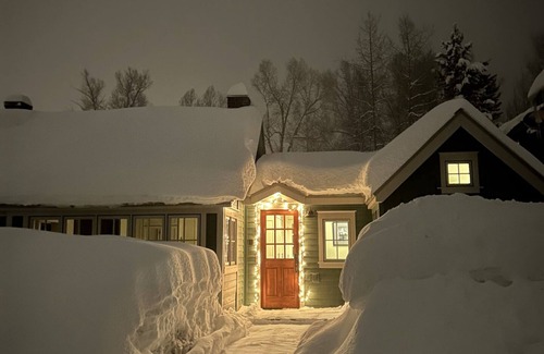 Crested Butte House | 1800s Mining Cabin reimagined as luxury retreat - central downtown Crested Butte