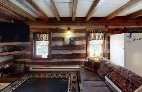 Nelsonville Cabin | 1800s Rustic Log Montana Cabin near Hocking Hills