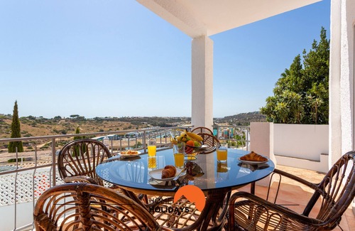 Albufeira Ski Chalet | #185 V3 Laranjeiras by Home Holidays
