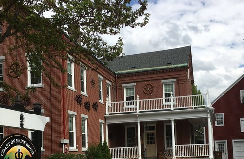 Southern Coast House | 1856 Ships brick Ships Captains Mansion 4 Bedroom