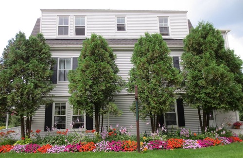 Boothbay Harbor Condo | 1890 Captain's House N.E. Charm w/Water Views over Mill Cove 5mins walk to town.