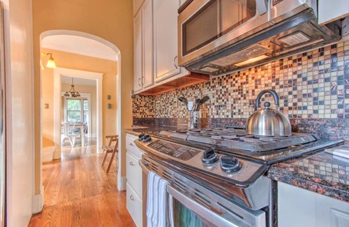 Cooper-Young Historic District House | 1903a (Main) · Beautiful Bungalow Stones throw from Cooper Young