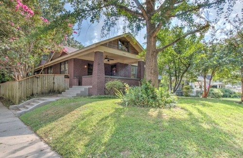 Cooper-Young Historic District House | 1903a (Main) · Beautiful Bungalow Stones throw from Cooper Young