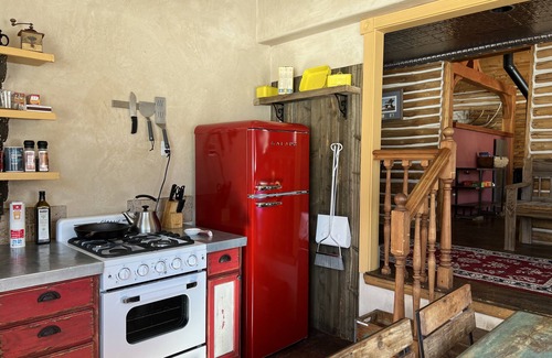 Carbondale Cabin | 1907Creekside Cabin w/hot tub & sauna; bike, hike, ski & fish- Go Back in Time