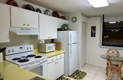 South Bradenton Condo | 191 Pineneedle Drive- Bradenton- Ground level Condo-2 Bedroom/2 Bath,.