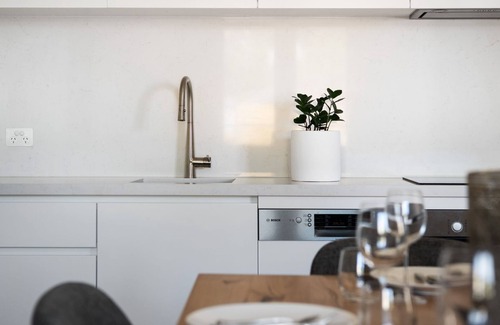 Daylesford Apartment | 1913 on Vincent Soaring ceilings and stunning Views