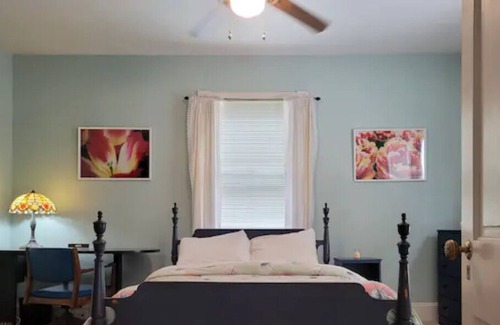 Salisbury Apartment | 1915 Victorian Wildflower Garden